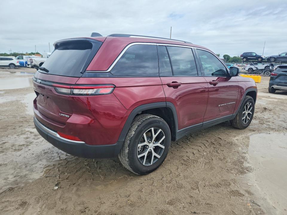 2024 Jeep Cherokee VIN 1C4RJHBG8R8943846 COPART salvage auction — SIDE, Salvage Title, sold $3,250 on 2026-07-30 (photo 3)