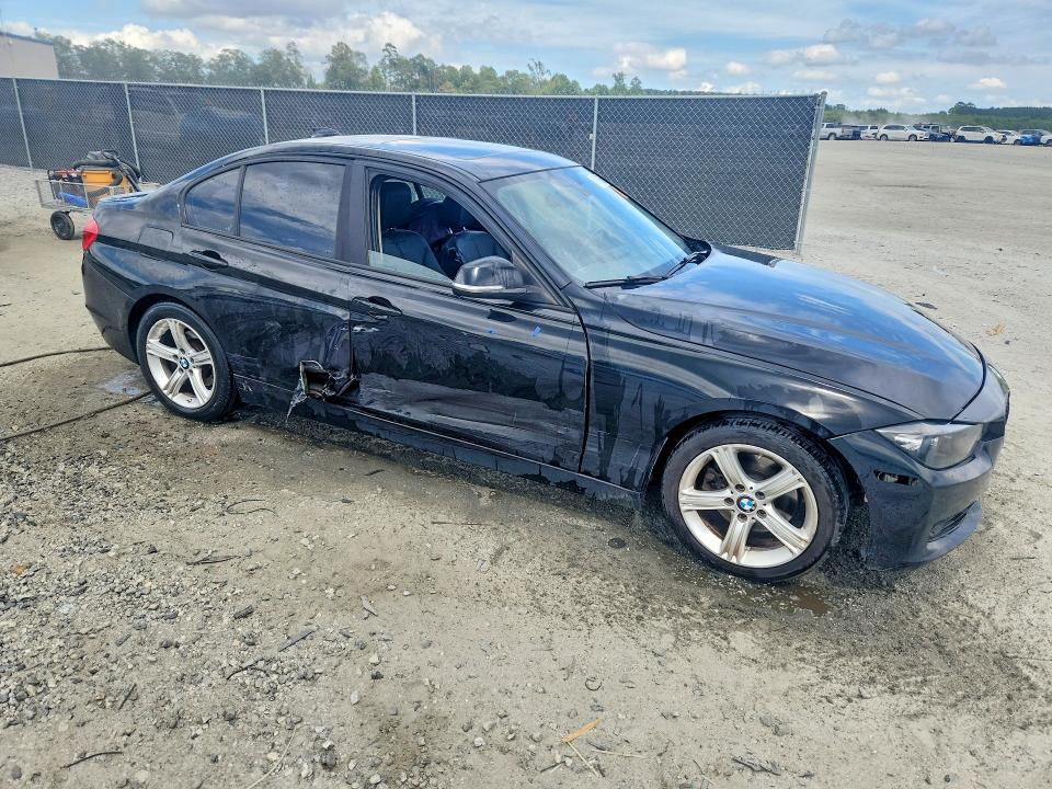 2013 BMW 3er VIN WBA3A5C55DF601726 COPART salvage auction — SIDE, Sc - Cert Of Title-Salvage, sold $1,150 on 2026-08-17 (photo 4)