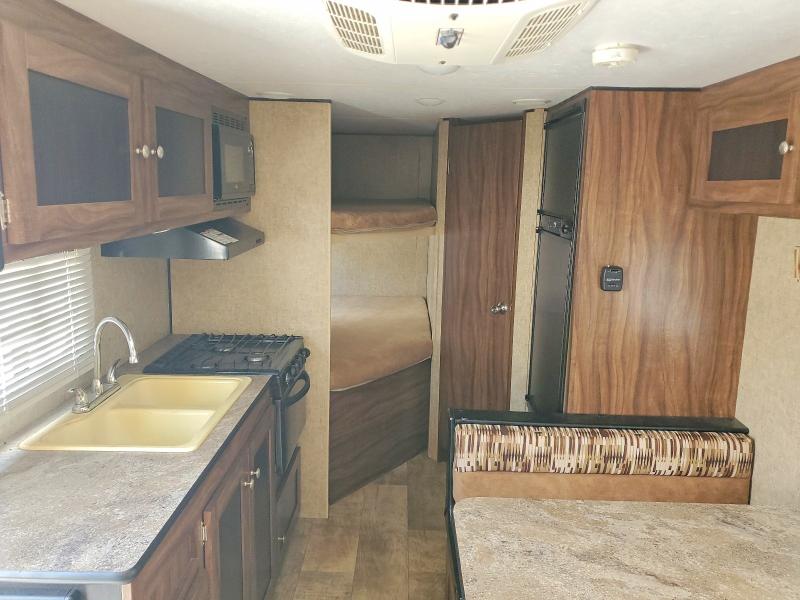 2016 Kz-rv Sportsmen VIN 4EZTU2421G5022707 COPART salvage auction — HAIL, OK - CERT OF TITLE-SALVAGE FLOOD, sold $2,200 on 2026-07-30 (photo 6)