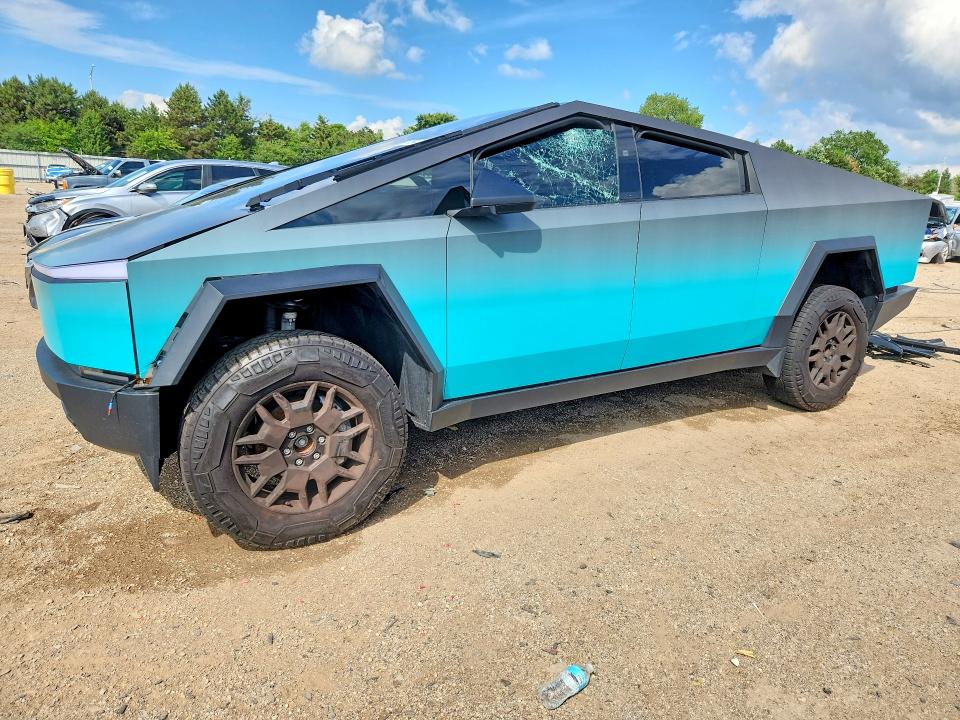 2024 Tesla Cybertruck VIN 7G2CEHEE5RA056042 — COPART salvage auction photo