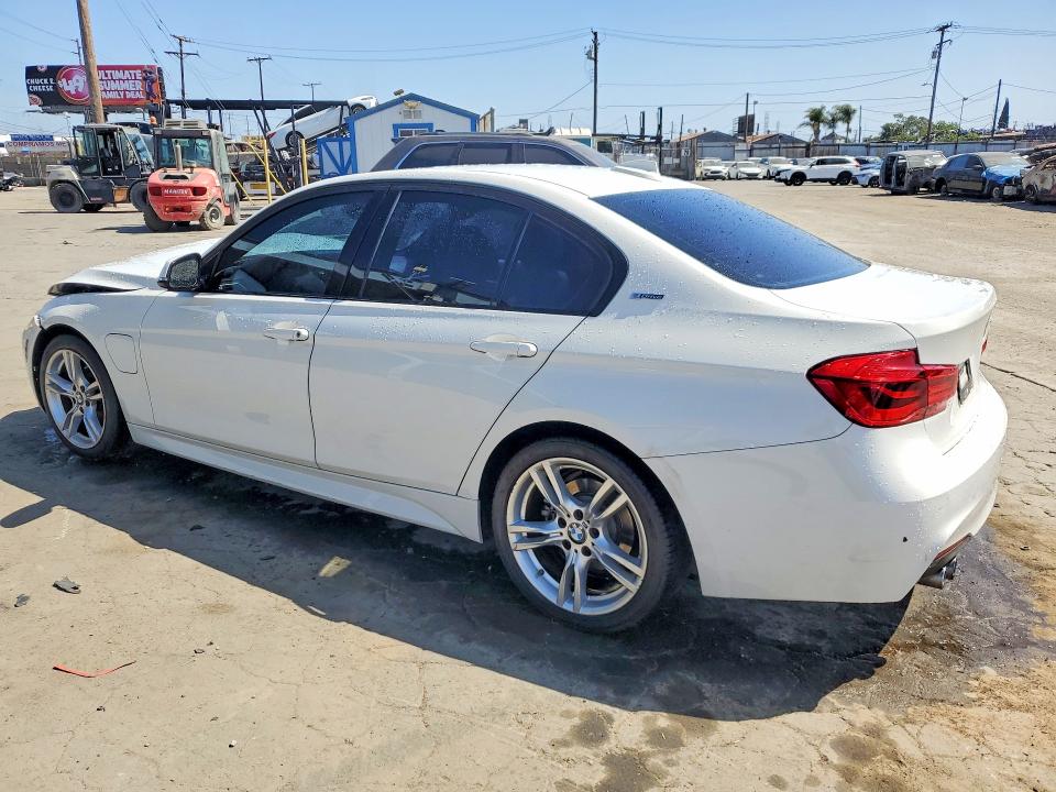 2018 BMW 3er VIN WBA8E1C56JA762677 COPART salvage auction — FRONT END, Ca - Salvage Certificate, sold $1,600 on 2026-08-03 (photo 2)