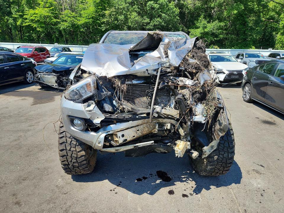2020 Toyota Tacoma VIN 5TFCZ5AN9LX228116 COPART salvage auction — ALL OVER, Nj - Cert Of Title-Salvage, sold $2,000 on 2026-07-30 (photo 5)
