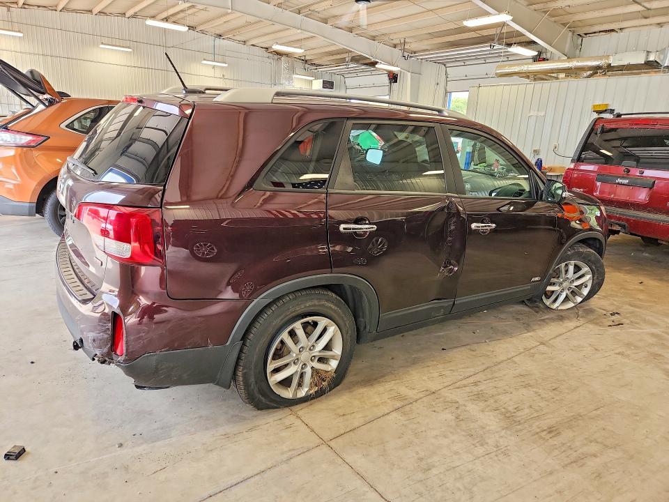2015 Kia Sorento VIN 5XYKTCA6XFG618000 COPART salvage auction — SIDE, Salvage Title, sold $900 on 2026-07-23 (photo 3)