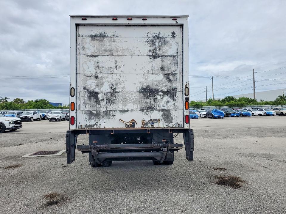 2010 Mitsubishi Fm65f VIN JL6FJP1E7AK008264 COPART salvage auction — MINOR DENT/SCRATCHES, FL - CERTIFICATE OF TITLE, sold $2,350 on 2026-07-29 (photo 6)