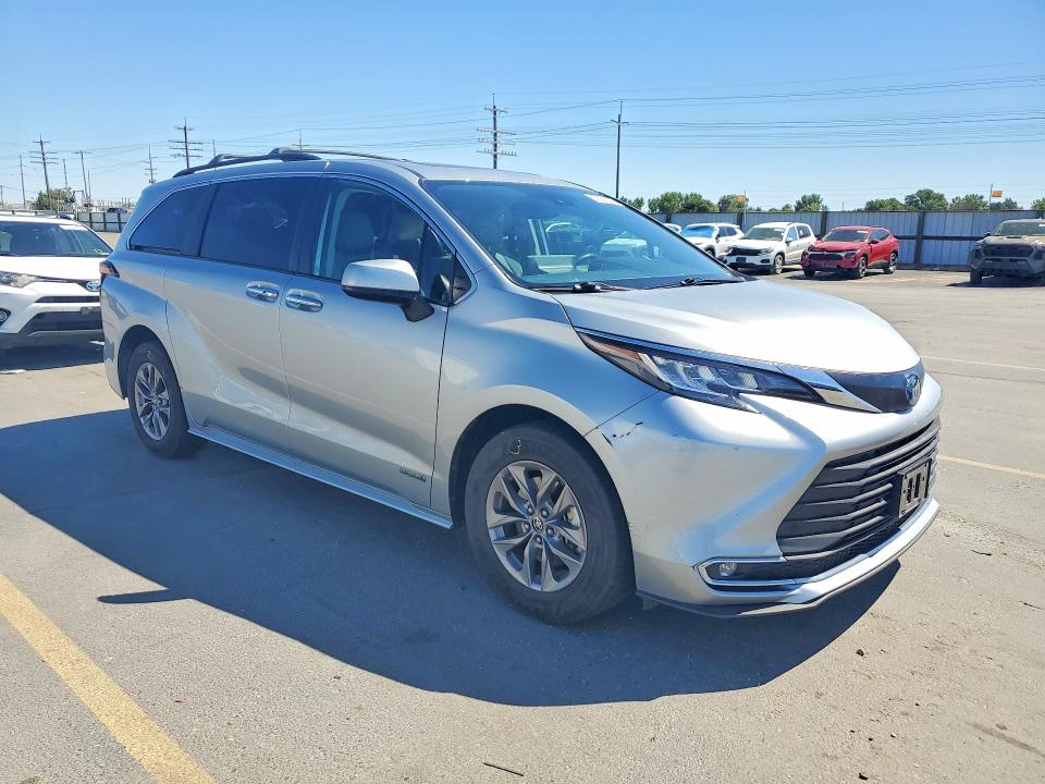 2021 Toyota VIN 5TDYRKEC0MS057647 COPART salvage auction — REAR END, Id - Salvage Certificate Of Title, sold $13,500 on 2026-08-01 (photo 4)