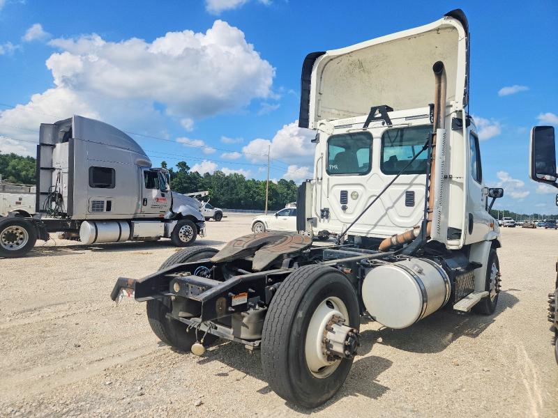2015 Freightliner Cascadia VIN 3AKBGBDV6FSGG8488 COPART salvage auction — DAMAGE HISTORY, NE - CERTIFICATE OF TITLE (P), sold $5,300 on 2026-08-21 (photo 4)