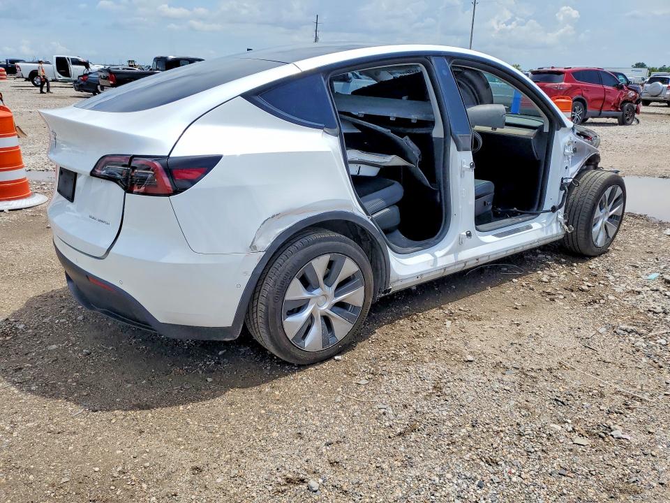2022 Tesla VIN 7SAYGDEE9NF436190 COPART salvage auction — SIDE, Tx - Salvage Vehicle Title, sold $8,900 on 2026-07-27 (photo 3)