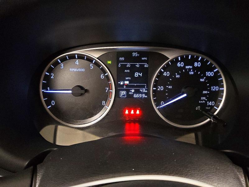 2024 Nissan Kicks VIN 3N1CP5BV7RL594412 COPART salvage auction — MINOR DENT/SCRATCHES, TX - CERTIFICATE OF TITLE, sold $10,300 on 2026-07-30 (photo 9)