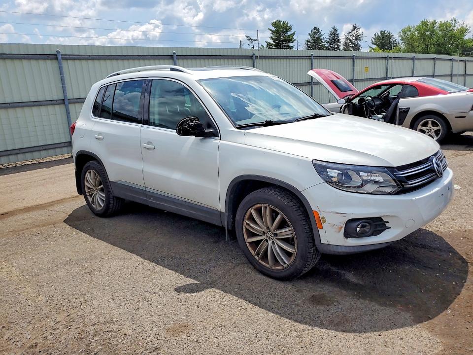 2016 Volkswagen Tiguan VIN WVGAV7AX7GW564189 COPART salvage auction — WATER/FLOOD, Pa - Cert Of Title, sold $1,200 on 2026-07-10 (photo 4)