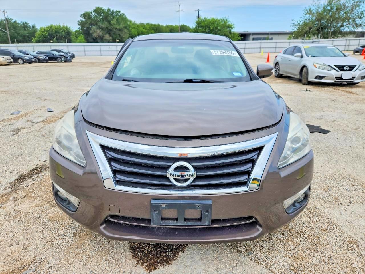 2015 Nissan Altima VIN 1N4AL3AP8FN917472 COPART salvage auction — Side, TX - SALVAGE VEHICLE TITLE, sold $550 on 2026-07-09 (photo 5)