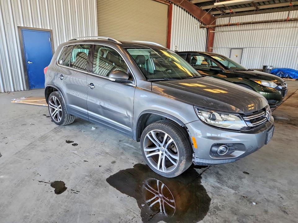 2017 Volkswagen Tiguan VIN WVGVV7AX7HK031446 COPART salvage auction — FRONT END, Ca - Dis/Dlr/Exp Only Clean Title, sold $4,000 on 2026-07-09 (photo 4)