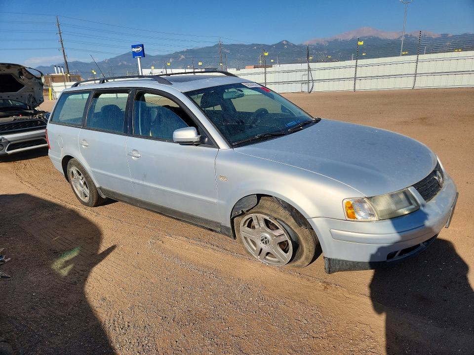 2000 Volkswagen Passat VIN WVWWH23B1YE390875 COPART salvage auction — UNDERCARRIAGE, CO - SALVAGE TITLE, sold $275 on 2026-08-17 (photo 4)