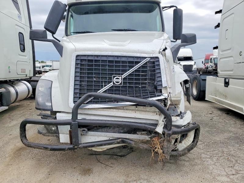 2015 Volvo VIN 4V4NC9TG9FN916024 COPART salvage auction — FRONT END, Il - Salvage Certificate, sold $3,250 on 2026-07-09 (photo 9)