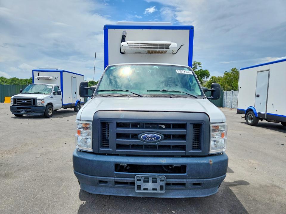 2023 Ford Econoline VIN 1FDWE3FK5PDD09743 COPART salvage auction — NORMAL WEAR, Fl - Certificate Of Title, sold $11,500 on 2026-07-29 (photo 5)