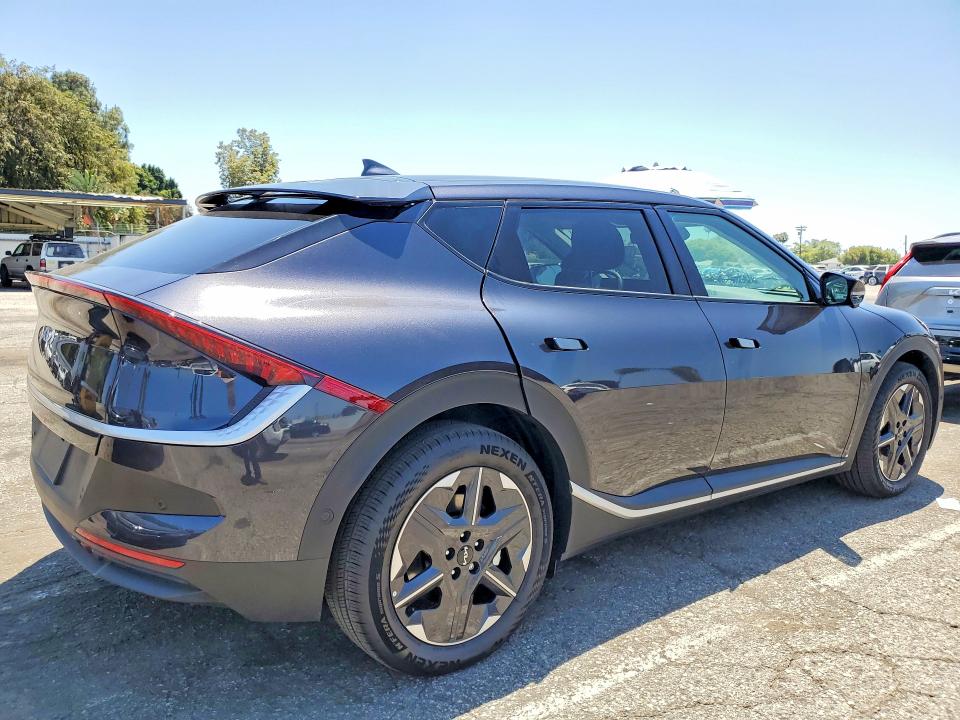 2025 Kia Ev6 VIN 5XYC34JA8SG014275 COPART salvage auction — MINOR DENT/SCRATCHES, CA - DIS/DLR/EXP ONLY CLEAN TITLE, sold $16,600 on 2026-07-15 (photo 3)