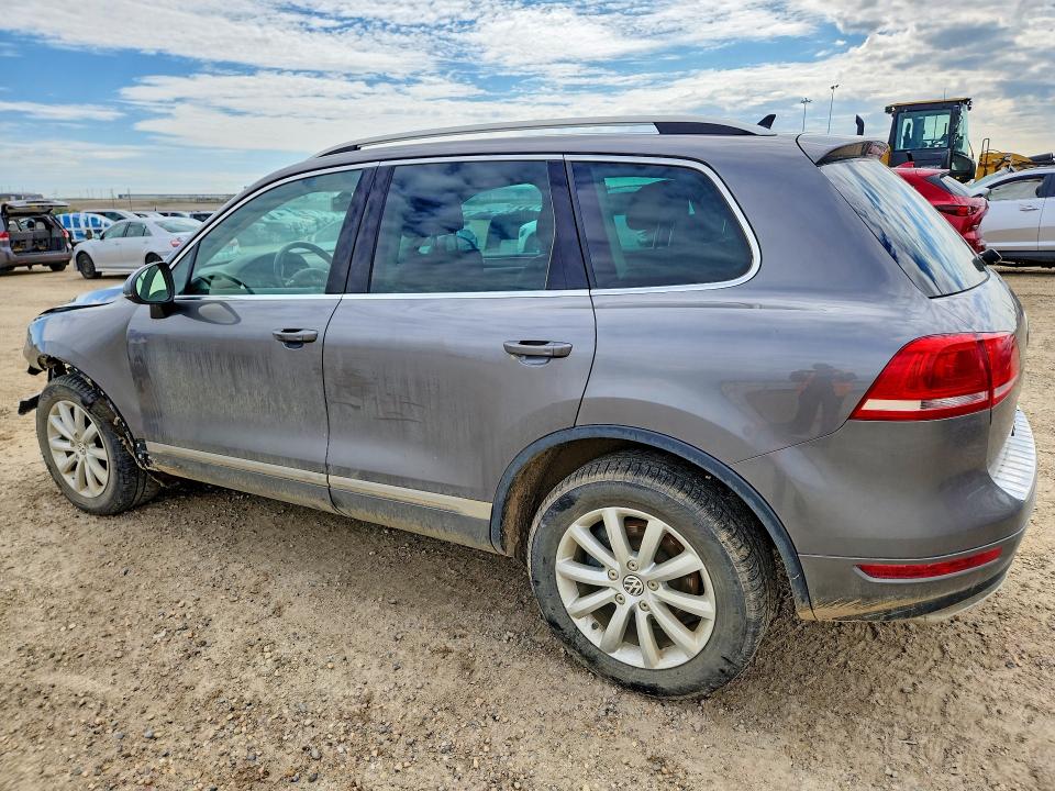2011 Volkswagen Touareg VIN WVGFK9BP6BD002006 COPART salvage auction — FRONT END, AB - BOS - SALVAGE, sold $1,100 on 2026-07-02 (photo 2)