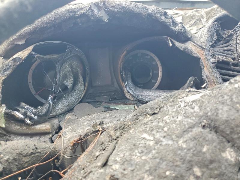 2013 Hyundai Santa fe VIN 5XYZU3LB7DG009613 COPART salvage auction — BURN, NY - MV907A-PARTS ONLY, sold $350 on 2026-07-20 (photo 9)