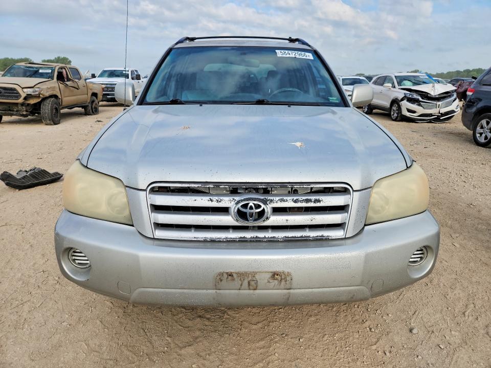 2004 Toyota Highlander VIN JTEDD21A240085854 COPART salvage auction — NORMAL WEAR, MO - DEALER ONLY CLEAN TITLE, sold $1,400 on 2026-07-14 (photo 5)