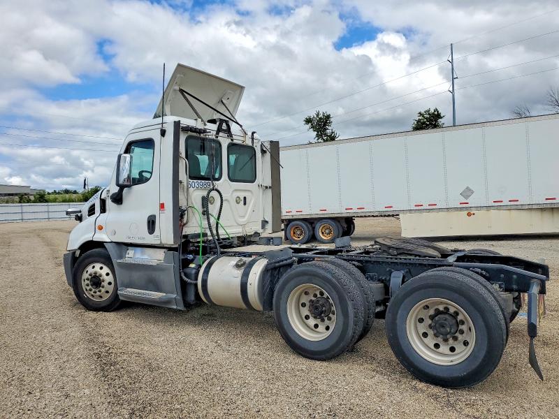 2019 Freightliner Cascadia 113 VIN 3AKJGBDVXKDKM2461 COPART salvage auction — NORMAL WEAR, IN - CERTIFICATE OF TITLE, sold $11,500 on 2026-07-07 (photo 3)