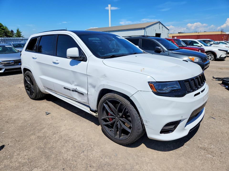 2017 Jeep Grand cherokee VIN 1C4RJFDJ9HC964245 COPART salvage auction — VANDALISM, ON - PERMIT NO BRAND - UNFIT, sold $3,600 on 2026-07-30 (photo 4)