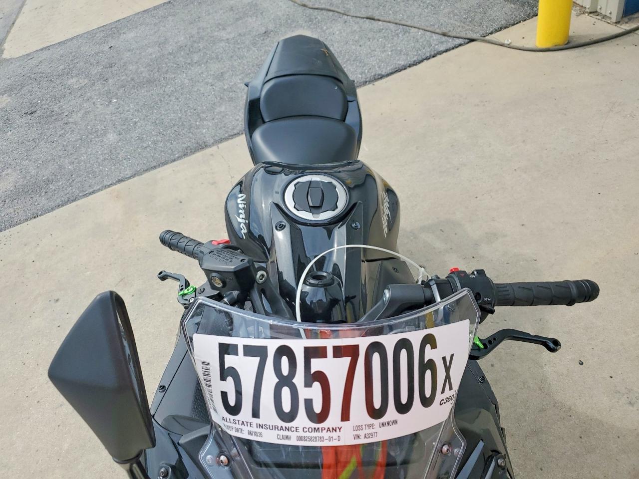 2019 Kawasaki EX650 VIN JKAEXEK12KDA32977 COPART salvage auction — Side, MD - CERT OF SALVAGE > 75% DAMAGE, sold $1,050 on 2026-07-09 (photo 5)