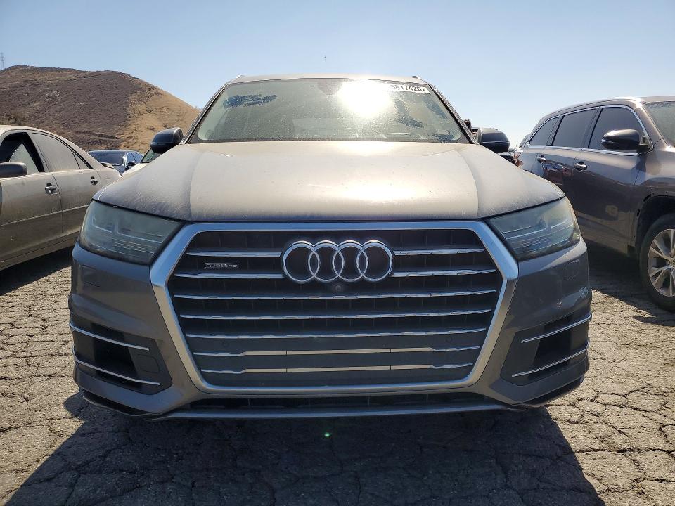 2017 Audi Q7 VIN WA1VAAF76HD007837 COPART salvage auction — MINOR DENT/SCRATCHES, FL - DIS/DLR/EXP ONLY CLEAN TITLE, sold $5,400 on 2026-07-27 (photo 5)