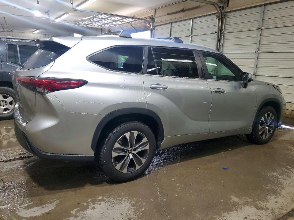 2023 Toyota Highlander VIN 5TDKARAH6PS523075 COPART salvage auction — SIDE, Salvage Title, sold $175 on 2026-07-21 (photo 3)