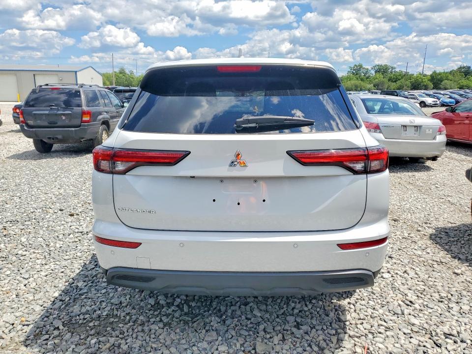 2022 Mitsubishi Outlander VIN JA4J3TA88NZ020267 COPART salvage auction — MINOR DENT/SCRATCHES, Wv - Dealer Only Clean Title (P), sold $11,800 on 2026-07-22 (photo 6)