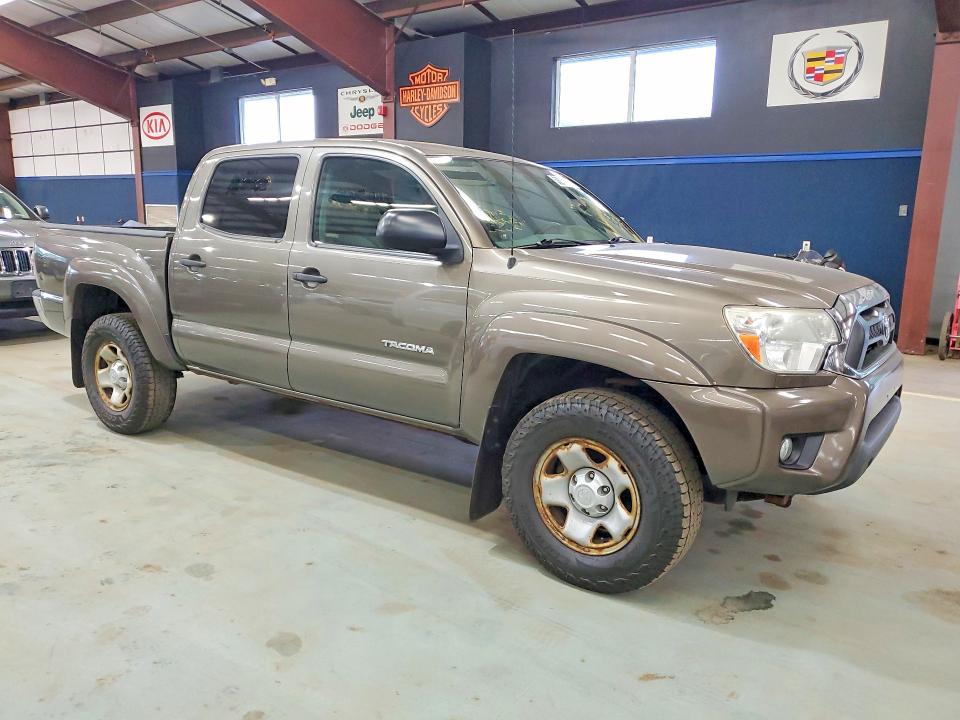 2014 Toyota Tacoma VIN 3TMLU4EN7EM138264 COPART salvage auction — MINOR DENT/SCRATCHES, NY - CERTIFICATE OF TITLE, sold $9,000 on 2026-07-31 (photo 4)