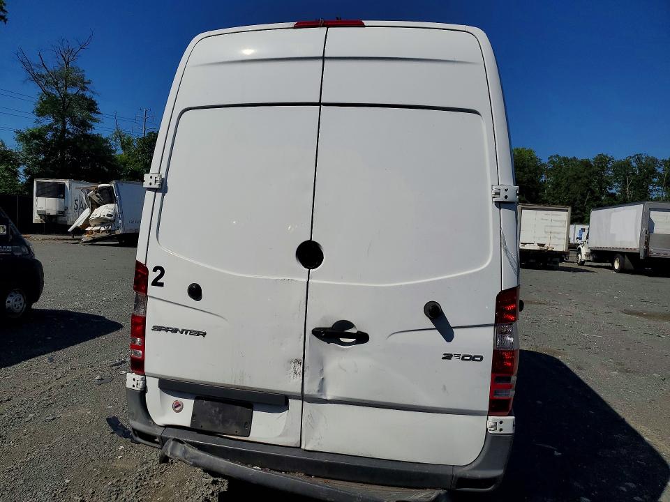 2018 Mercedes-benz Sprinter VIN WD3PE7CD3JP587580 COPART salvage auction — MINOR DENT/SCRATCHES, Md - Certificate Of Title, sold $1,650 on 2026-07-28 (photo 6)