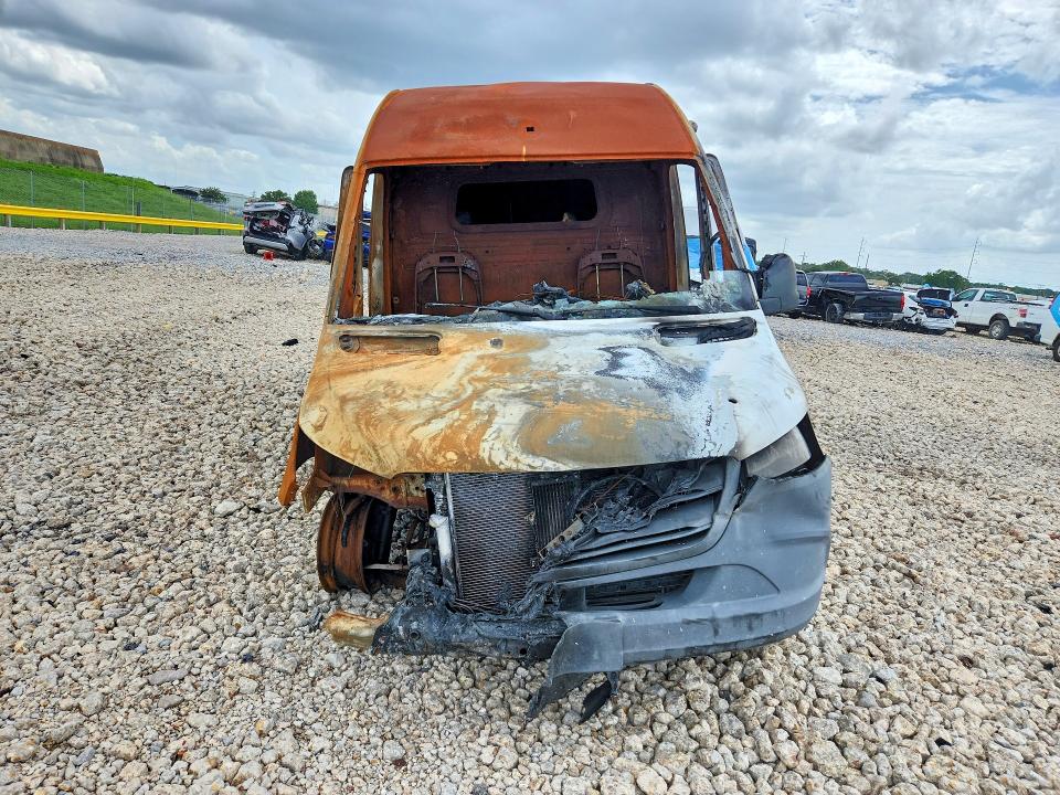 2021 Mercedes-benz Sprinter VIN W1Y4DBHY6MT078827 COPART salvage auction — BURN, LA - CERT OF TITLE-SALVAGE, sold $1,200 on 2026-07-29 (photo 5)