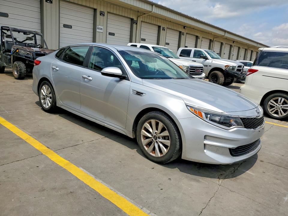 2017 Kia VIN 5XXGT4L38HG173021 COPART salvage auction — VANDALISM, Az - Cert Of Title - Salvage, sold $1,900 on 2026-07-02 (photo 4)