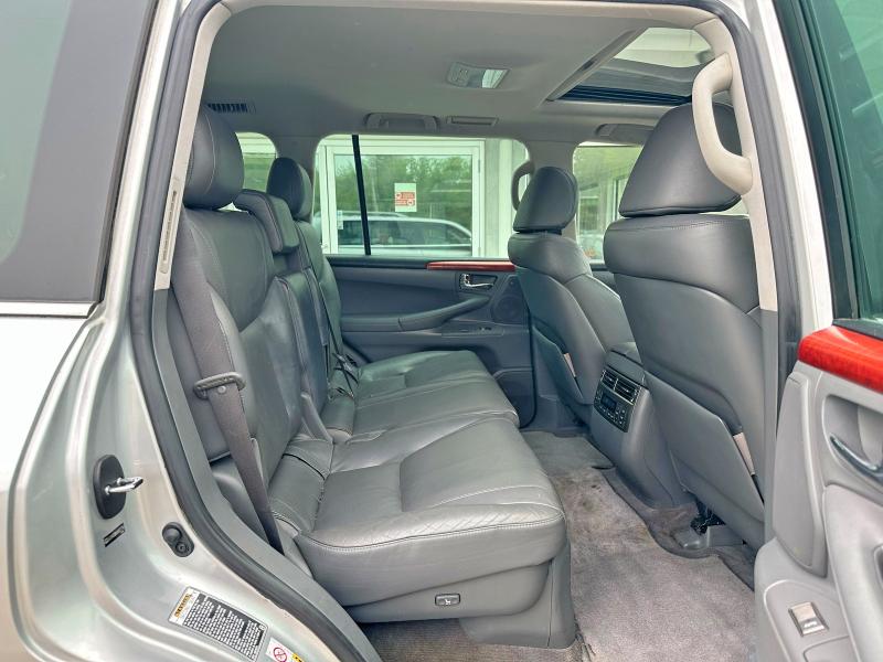 2008 Lexus Lx 570 VIN JTJHY00WX84007796 COPART salvage auction — MINOR DENT/SCRATCHES, CO - CERTIFICATE OF TITLE (P), sold $12,900 on 2026-07-02 (photo 6)