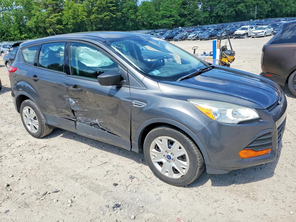 2015 Ford Escape VIN 1FMCU0F78FUB67015 COPART salvage auction — SIDE, MA - CERT OF TITLE-RECONSTRCTD COLL, sold $1,100 on 2026-07-02 (photo 4)