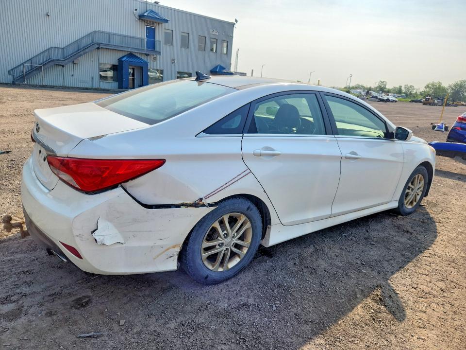 2014 Hyundai Sonata VIN 5NPEC4AC2EH907811 COPART salvage auction — REAR END, Qc - Gravement Accidente, sold $425 on 2026-07-28 (photo 3)