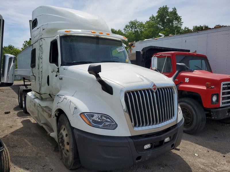 2022 International Lt VIN 3HSDZAPR8NN816283 COPART salvage auction — ROLLOVER, AZ - CERT OF TITLE - SALVAGE, sold $10,675 on 2026-07-23 (photo 1)