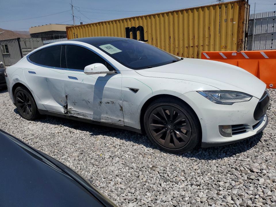 2015 Tesla Model s VIN 5YJSA1H22FF096628 COPART salvage auction — SIDE, NV - SALVAGE TITLE, sold $2,650 on 2026-07-27 (photo 4)