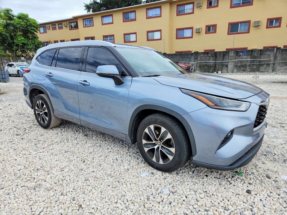 2021 Toyota Highlander VIN 5TDHZRAHXMS056919 COPART salvage auction — FRONT END, Salvage Title, sold $12,500 on 2026-07-20 (photo 4)