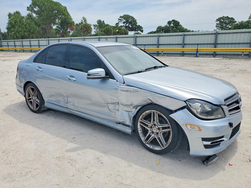 2014 Mercedes-benz VIN WDDGF4HBXEA957897 COPART salvage auction — SIDE, Fl - Cert Of Title Slvg Rebuildable, sold $850 on 2026-07-14 (photo 4)
