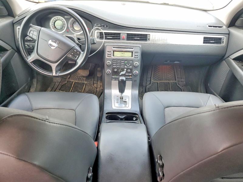 2010 Volvo Xc70 VIN YV4982BZ2A1075492 COPART salvage auction — Burn Engine, On - Permit No Brand - Unfit, sold $300 on 2026-07-23 (photo 8)