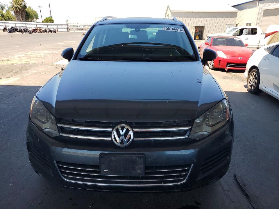 2013 Volkswagen Touareg VIN WVGEF9BP4DD008275 COPART salvage auction — FRONT END, CA - SALVAGE CERTIFICATE, sold $1,300 on 2026-08-17 (photo 5)