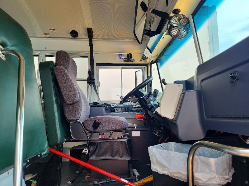 2017 Blub School bus VIN 1BAKGCBA2HF324646 COPART salvage auction — SIDE, AZ - CERT OF TITLE - SALVAGE, sold $8,200 on 2026-09-18 (photo 5)