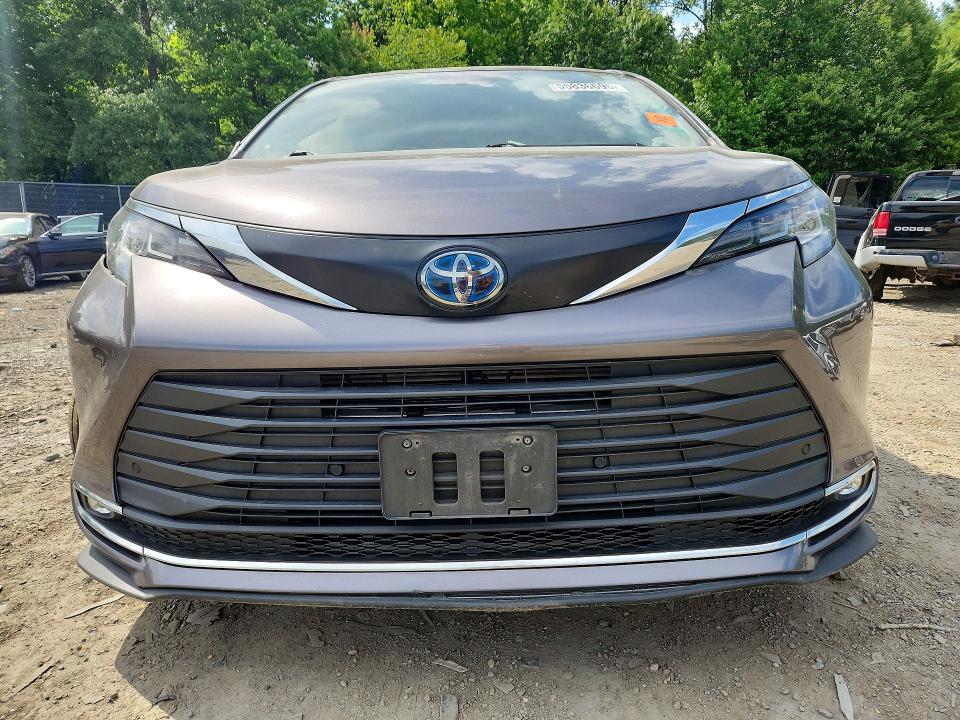 2023 Toyota Sienna VIN 5TDYSKFC0PS075752 COPART salvage auction — SIDE, Md - Cert Of Salvage > 75% Damage, sold $9,900 on 2026-07-14 (photo 5)