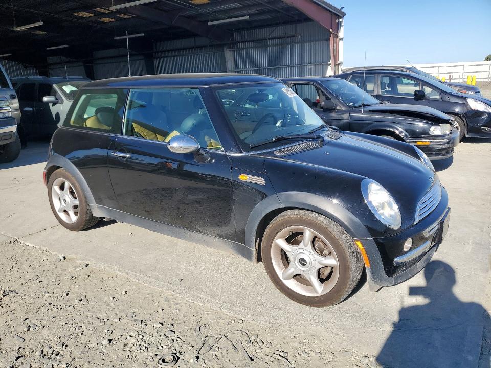2003 Mini Cooper VIN WMWRC33443TE15792 COPART salvage auction — MINOR DENT/SCRATCHES, CA - DIS/DLR/EXP ONLY CLEAN TITLE, sold $500 on 2026-07-02 (photo 4)