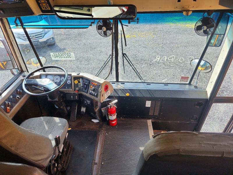 2015 Ic VIN 4DRBWAAN2FB645202 COPART salvage auction — MINOR DENT/SCRATCHES, Ri - Certificate Of Title, sold $2,500 on 2026-10-05 (photo 5)