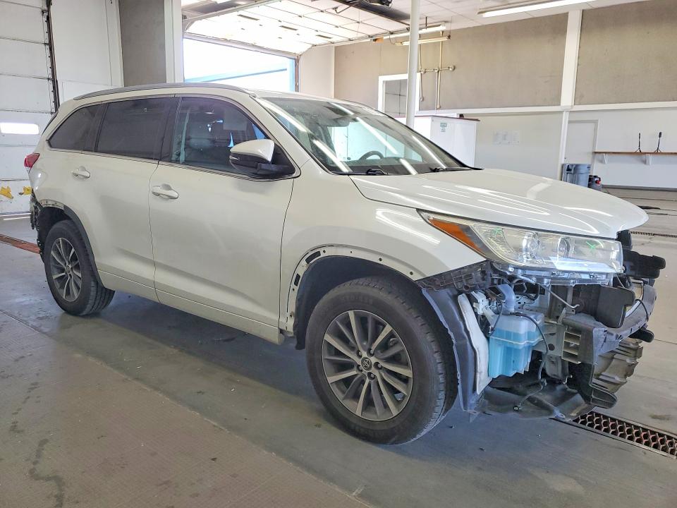 2018 Toyota VIN 5TDJZRFH0JS884984 COPART salvage auction — REAR END, WA - BILL OF SALE, sold $2,200 on 2026-07-24 (photo 4)