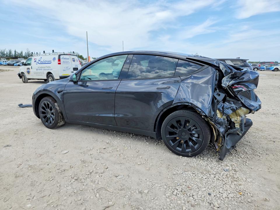 2024 Tesla Model y VIN 7SAYGDEDXRF050990 COPART salvage auction — REAR END, Fl - Cert Of Title Slvg Rebuildable, sold $8,600 on 2026-07-09 (photo 2)