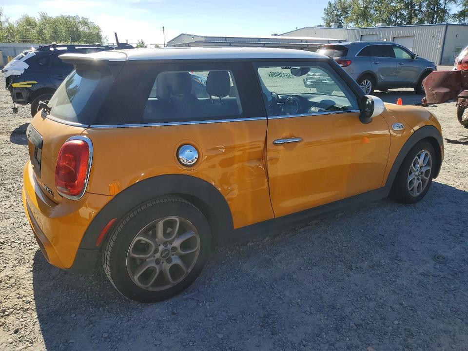 2017 Mini Cooper VIN WMWXP7C38H2A46572 COPART salvage auction — SIDE, Salvage Title, sold $2,950 on 2026-08-17 (photo 3)