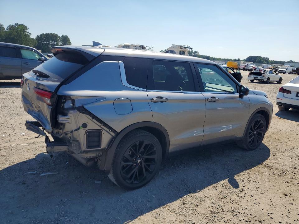 2024 Mitsubishi VIN JA4J4VA80RZ004532 COPART salvage auction — REAR END, NC - SALVAGE CERTIFICATE OF TITLE, sold $8,800 on 2026-07-27 (photo 3)