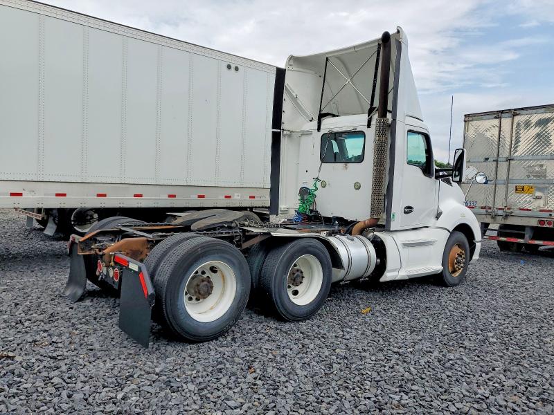 2014 Kenworth T680 VIN 1XKYD49X4EJ412863 COPART salvage auction — NORMAL WEAR, IN - CERTIFICATE OF TITLE, sold $14,000 on 2026-07-07 (photo 4)